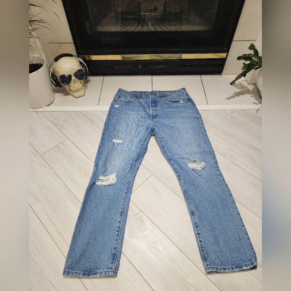 Levis 501 Distressed Jeans